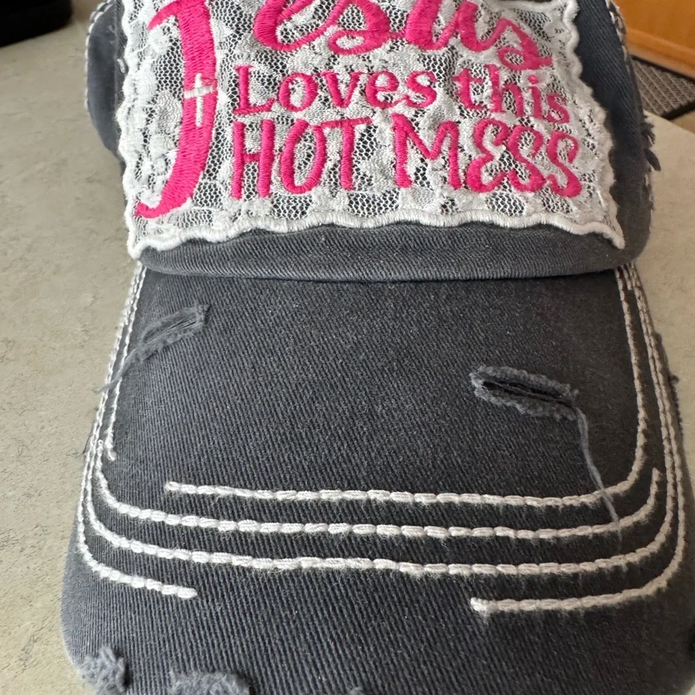 Distressed hat - Picture 4 of 4